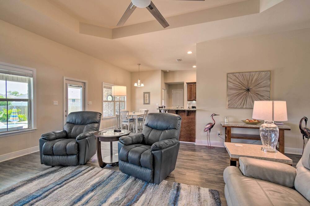 Photo of Livingroom in Foley