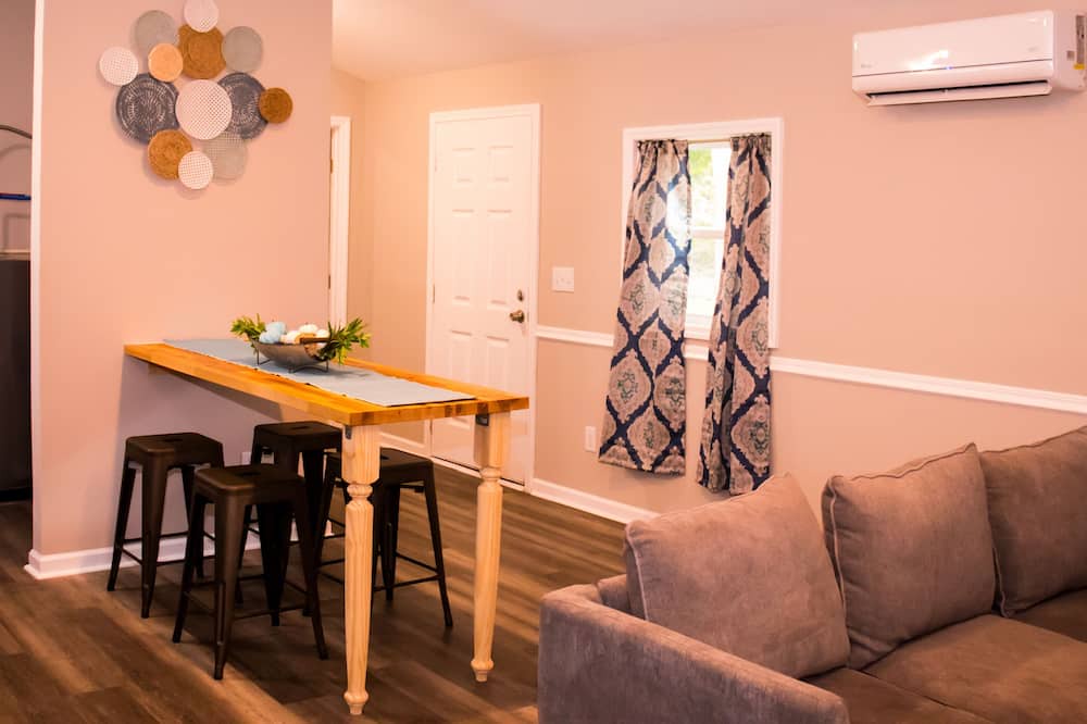 Photo of Livingroom in Albertville