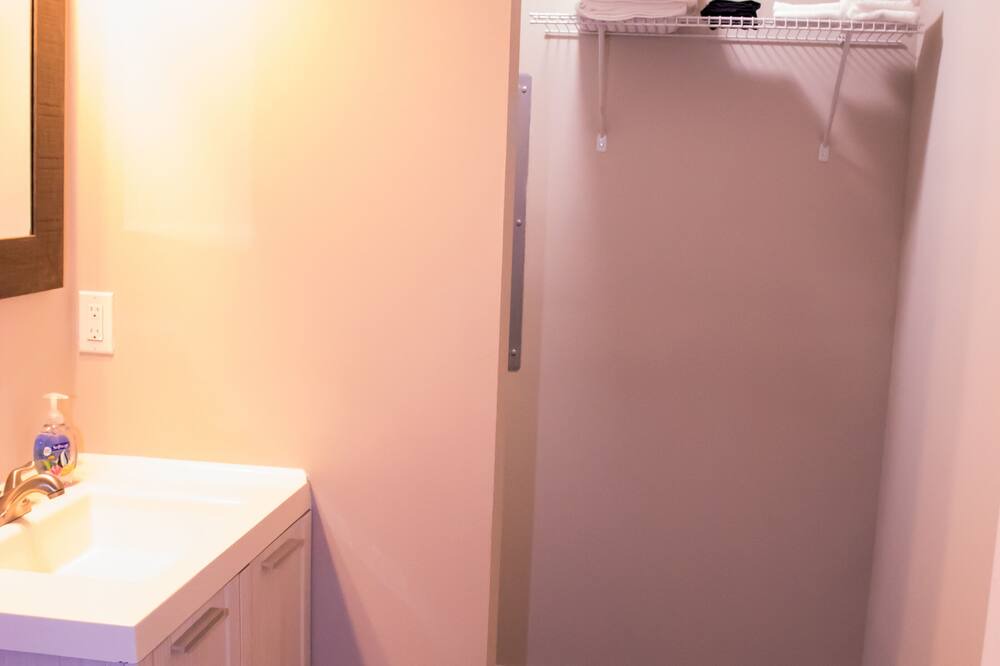Photo of Bathroom in Albertville