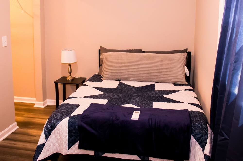 Photo of Bedroom in Albertville