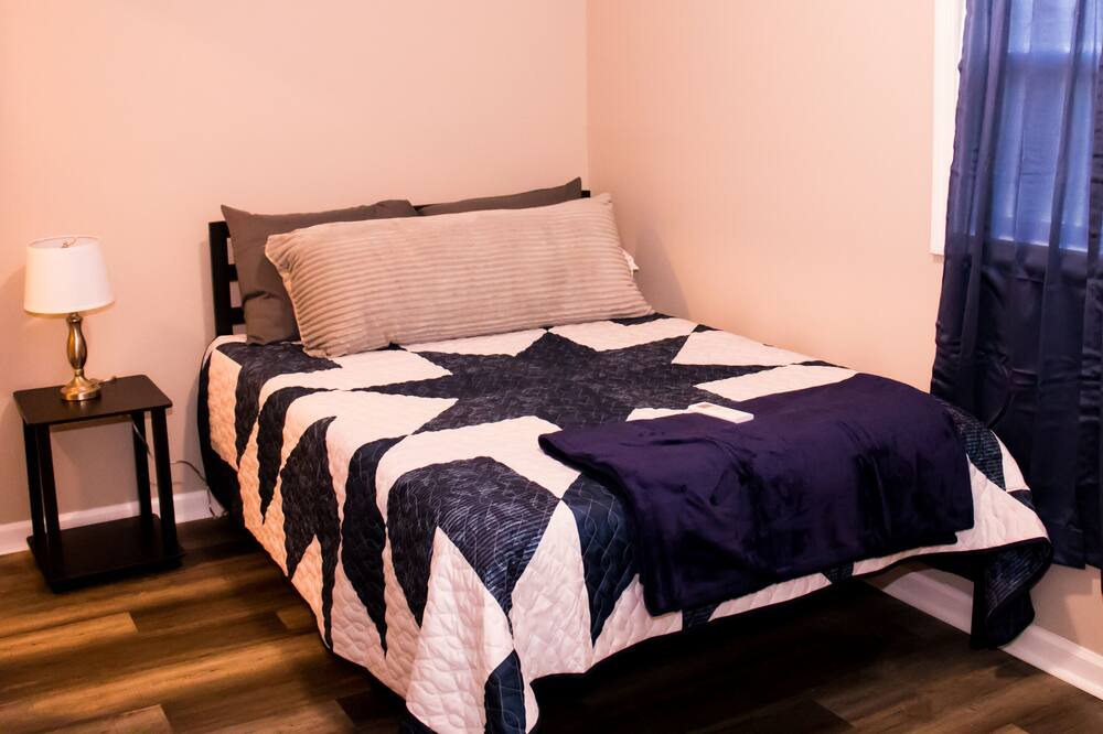 Photo of Bedroom in Albertville