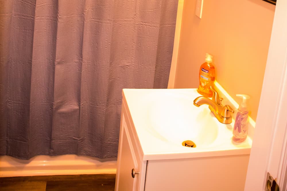 Photo of Bathroom in Albertville