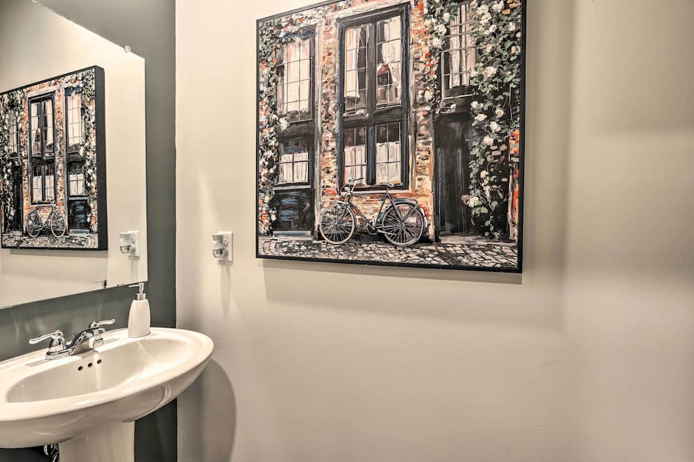 Photo of Bathroom in Gardendale