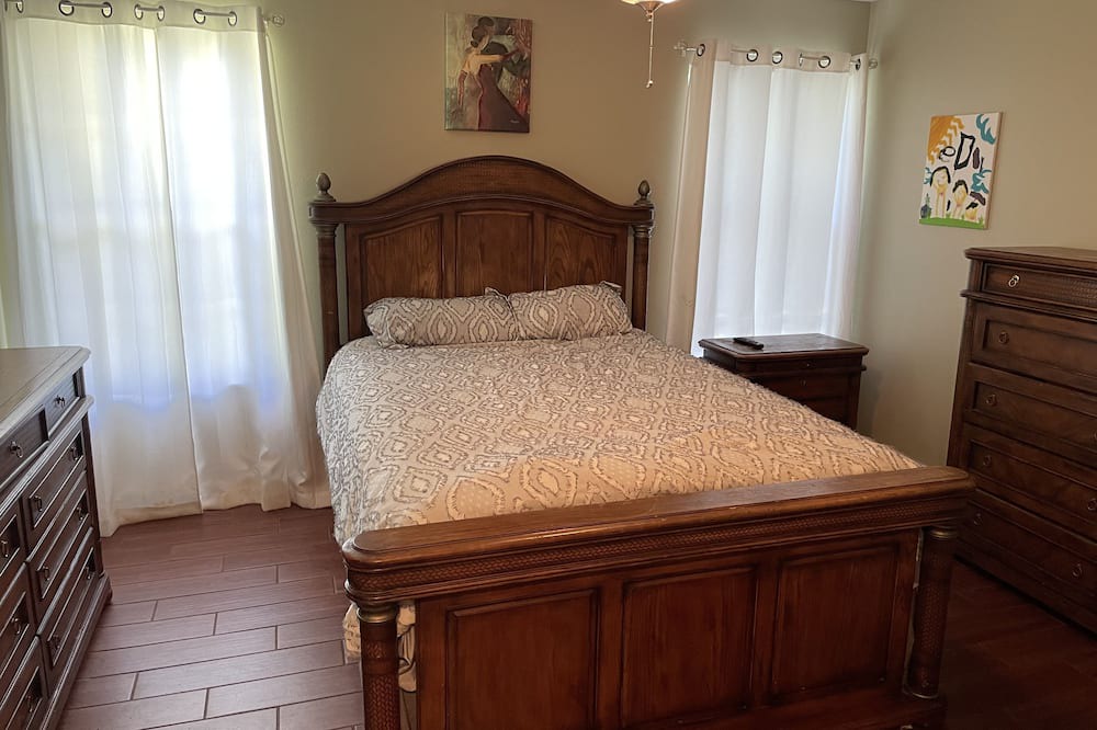 Photo of Bedroom in Lake Bradford -Cascade Lake