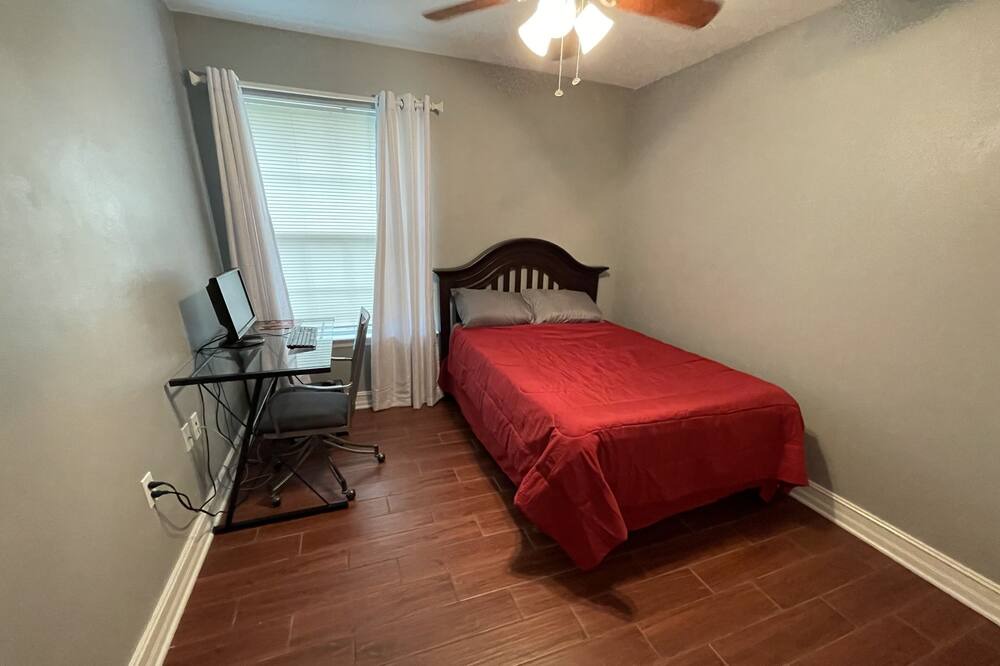 Photo of Bedroom in Lake Bradford -Cascade Lake