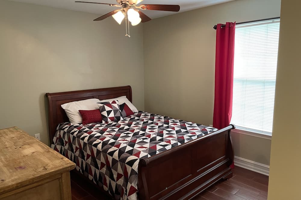 Photo of Bedroom in Lake Bradford -Cascade Lake