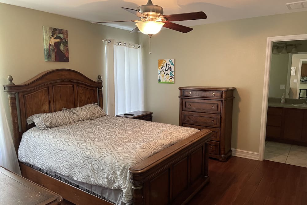 Photo of Bedroom in Lake Bradford -Cascade Lake