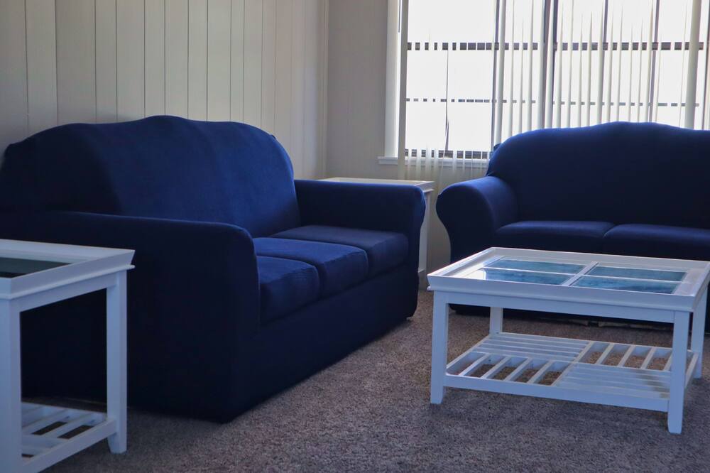 Photo of Livingroom in Thomas Drive