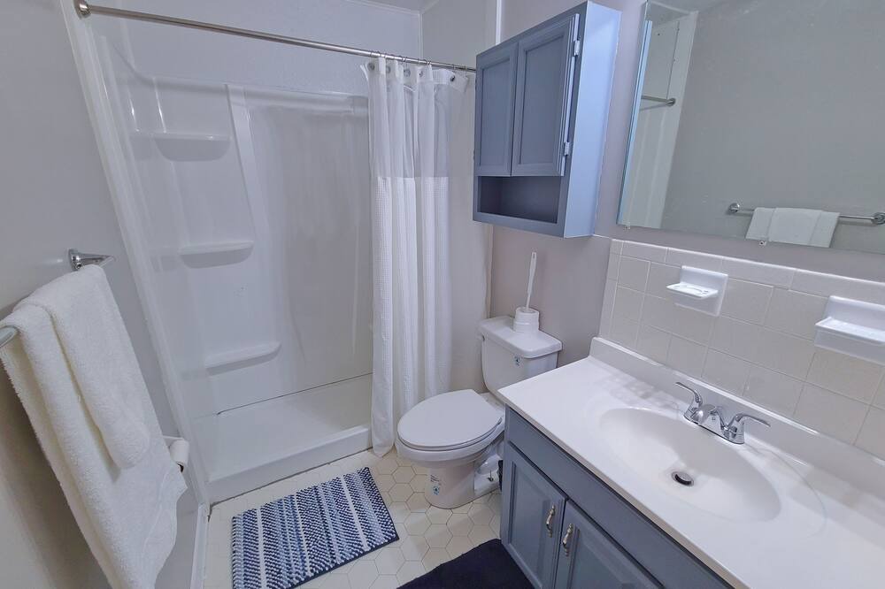 Photo of Bathroom in Thomas Drive