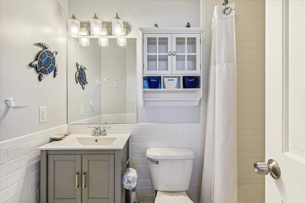 Photo of Bathroom in Treasure Beach Village