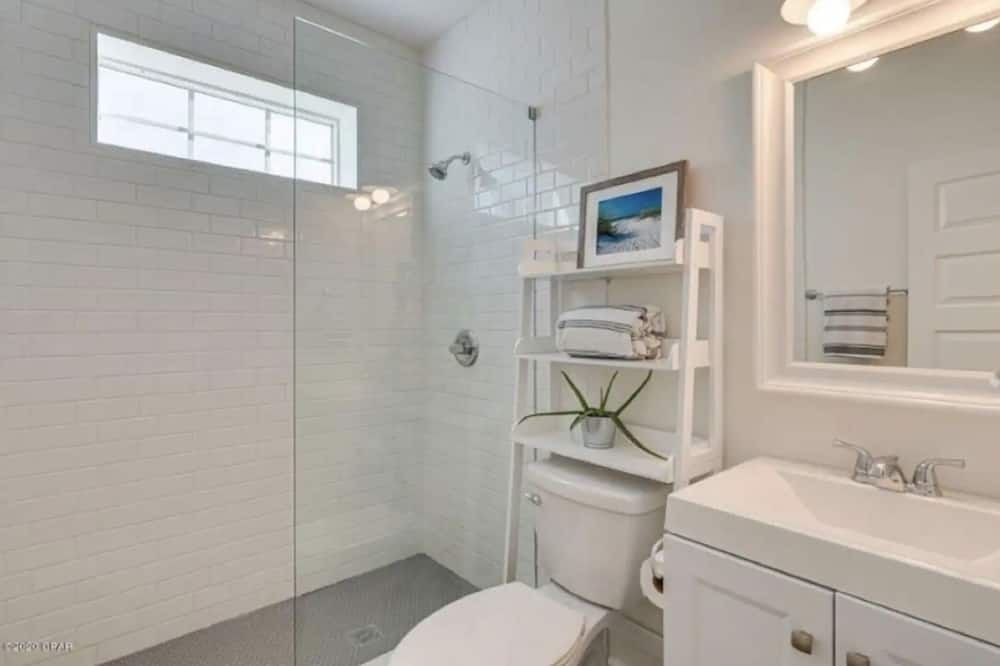 Photo of Bathroom in Hollywood Beach