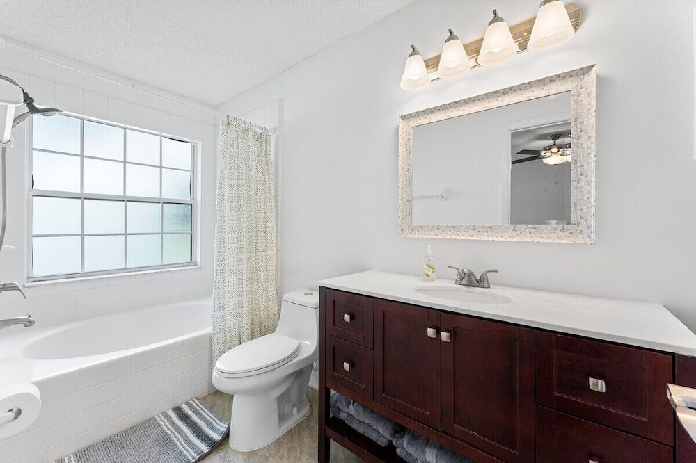 Photo of Bathroom in Sandalwood