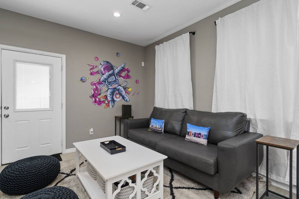 Photo of Livingroom in Northside
