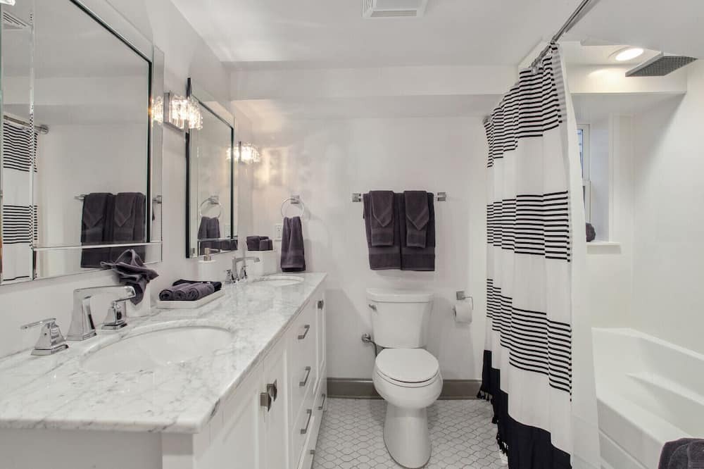 Photo of Bathroom in Broadmoor