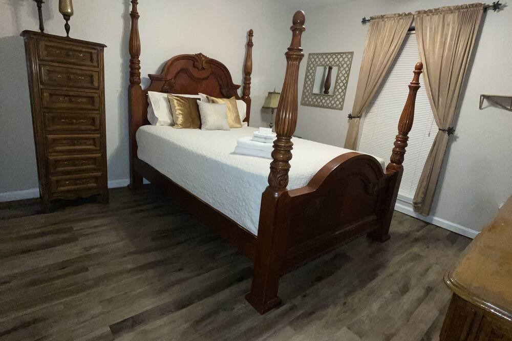 Photo of Bedroom in Shreveport