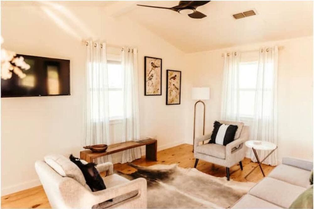 Photo of Livingroom in Canton