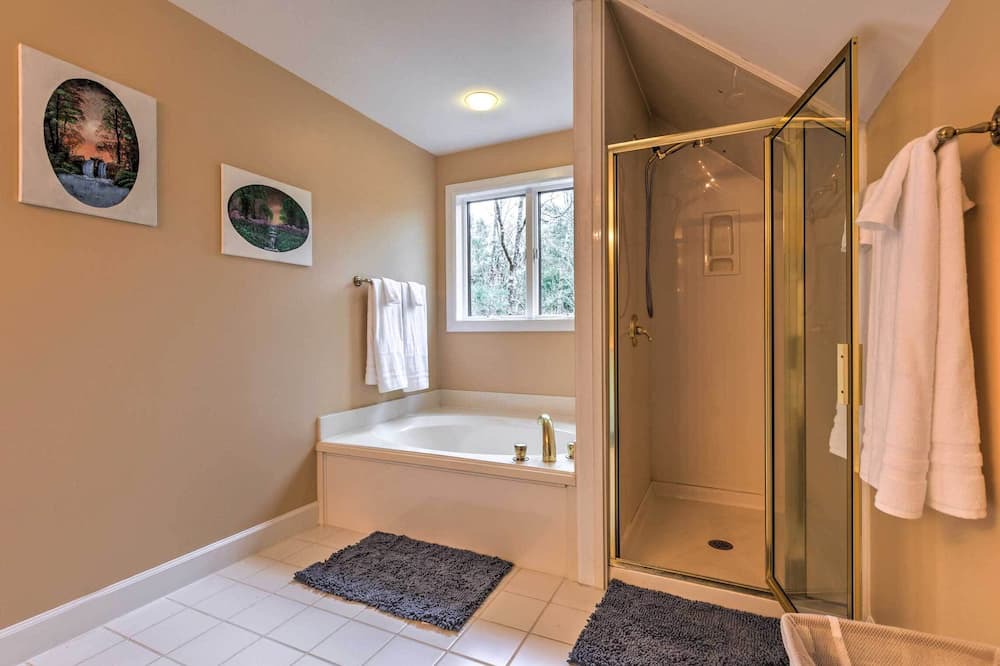 Photo of Bathroom in Daphne