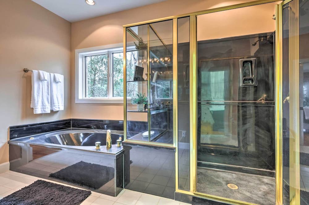 Photo of Bathroom in Daphne