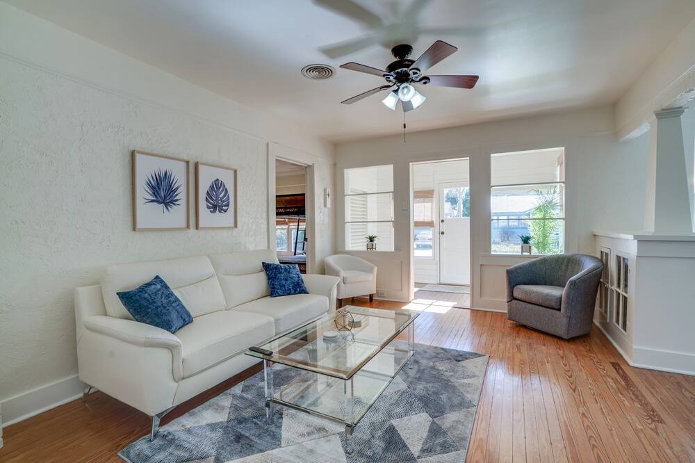 Photo of Livingroom in Old Town