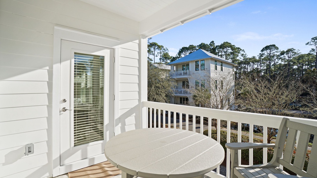 Photo of Patio Balcony in Treetop