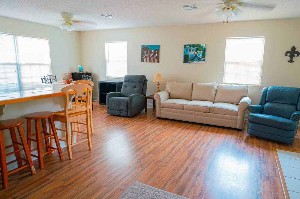 Photo of Livingroom in Shoreline Park