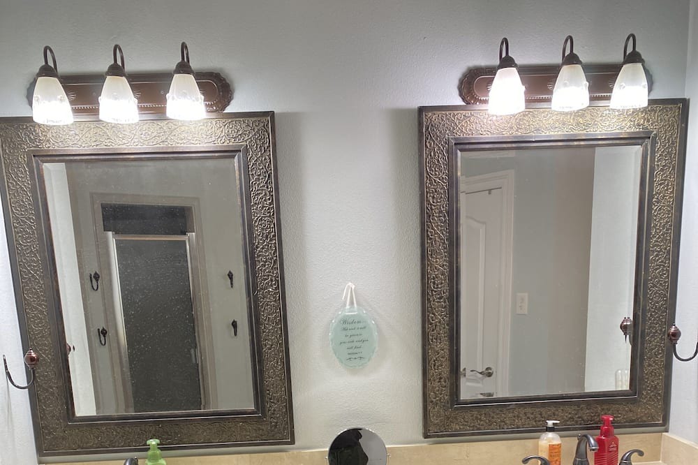 Photo of Bathroom in Read Boulevard East
