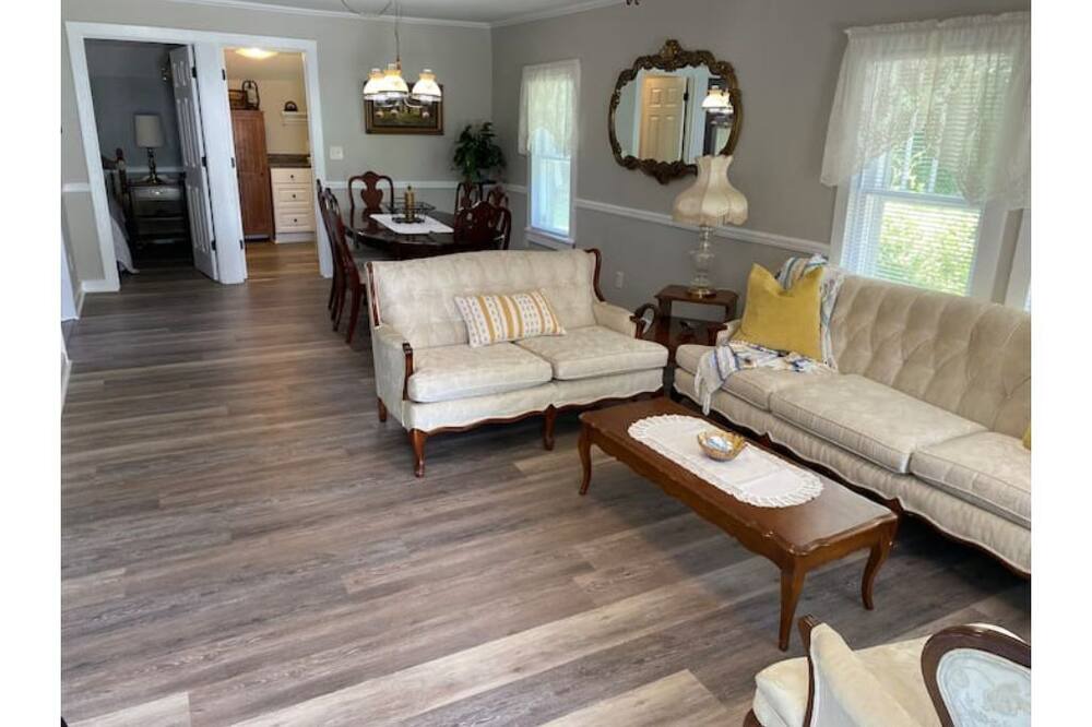 Photo of Livingroom in Milton