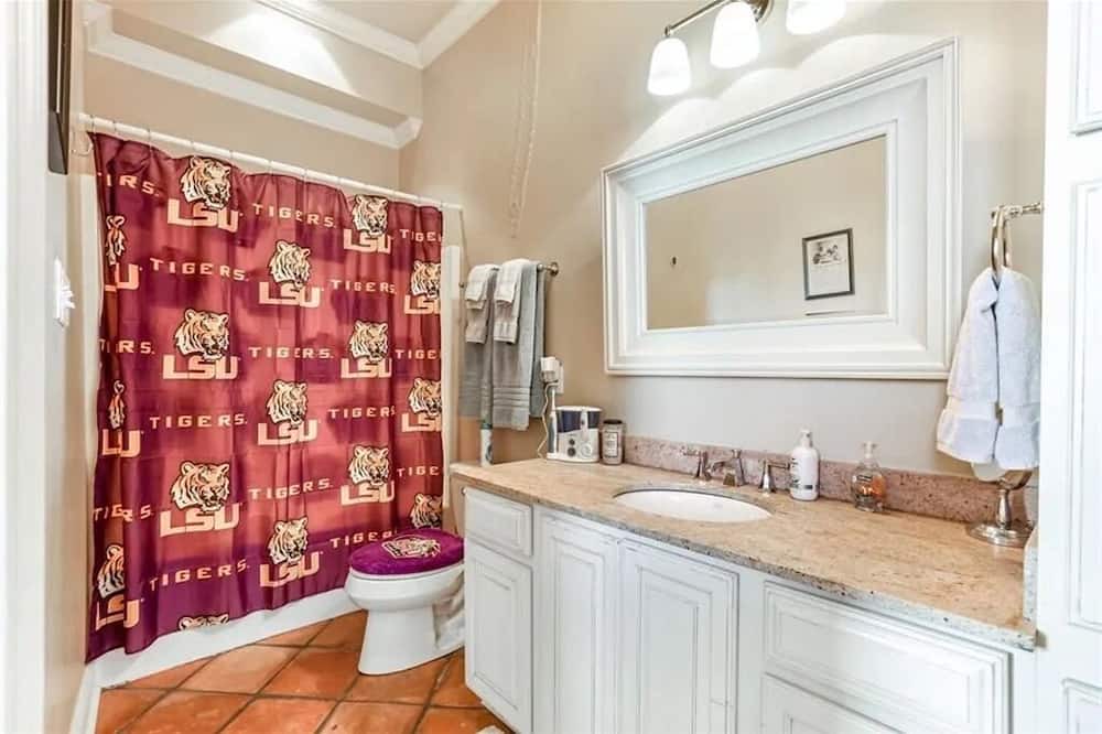 Photo of Bathroom in Delacroix