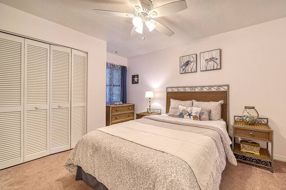 Photo of Bedroom in Gulf Gate Estates