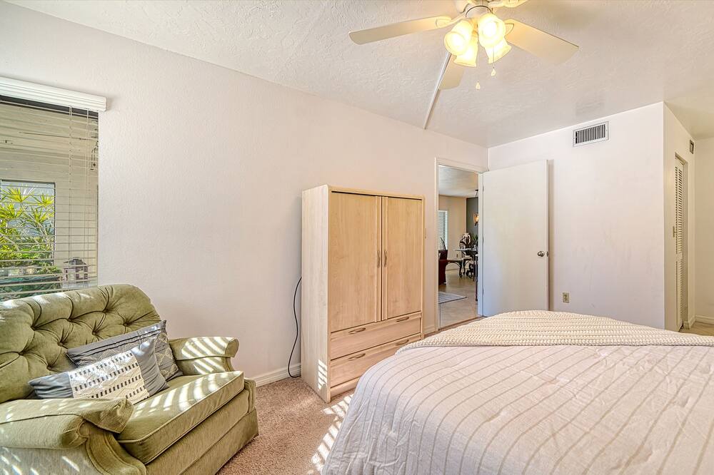 Photo of Bedroom in Gulf Gate Estates