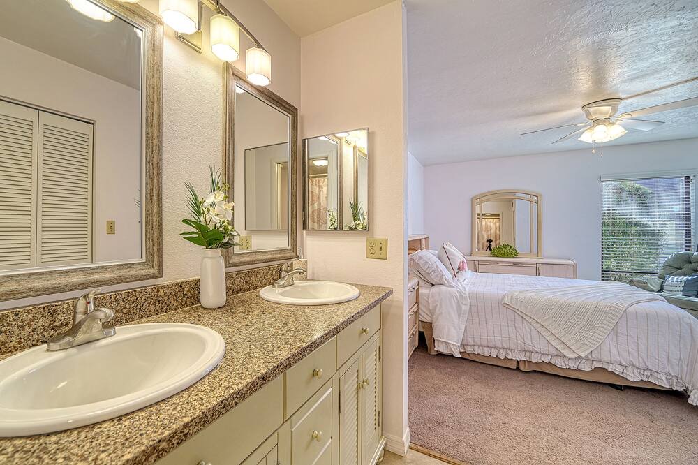 Photo of Bathroom in Gulf Gate Estates