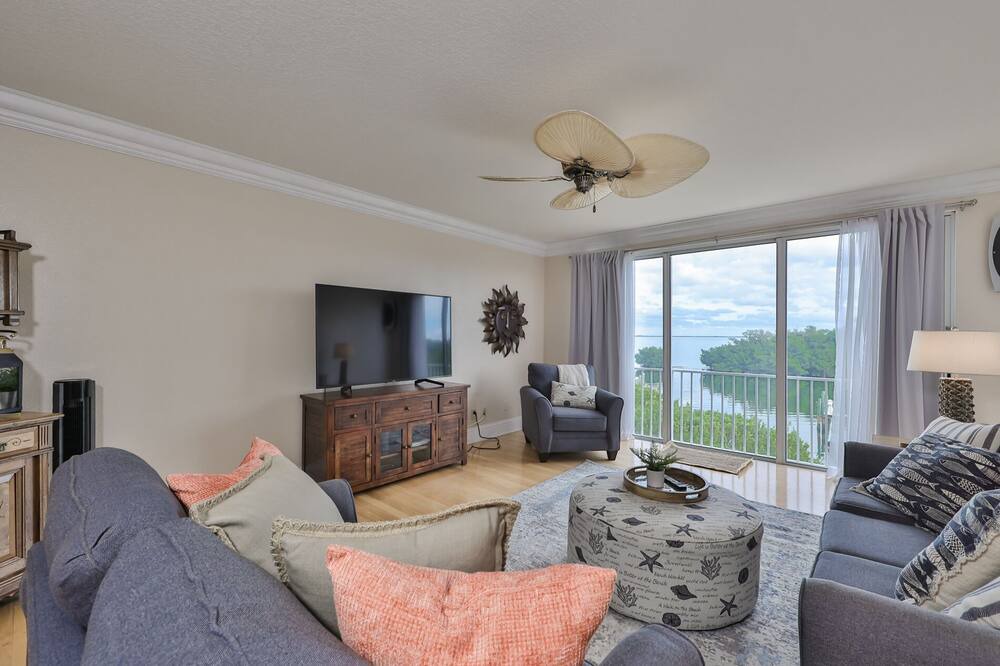 Photo of Livingroom in Tierra Verde