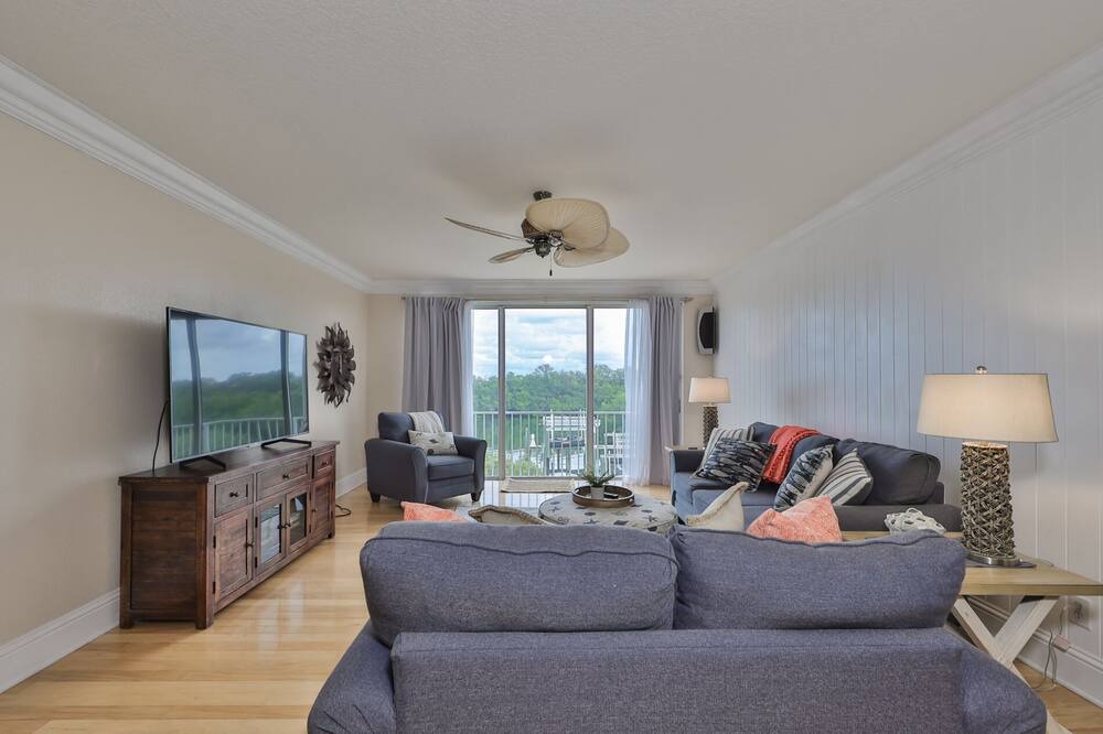 Photo of Livingroom in Tierra Verde
