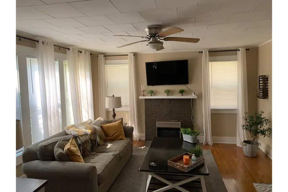 Photo of Livingroom in Crestline Heights