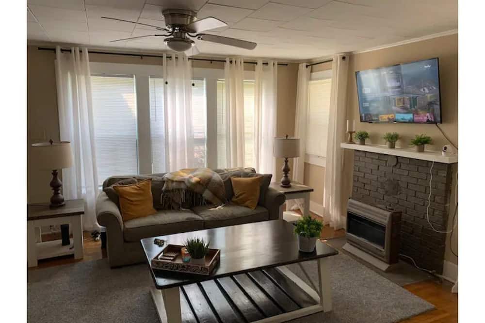 Photo of Livingroom in Crestline Heights