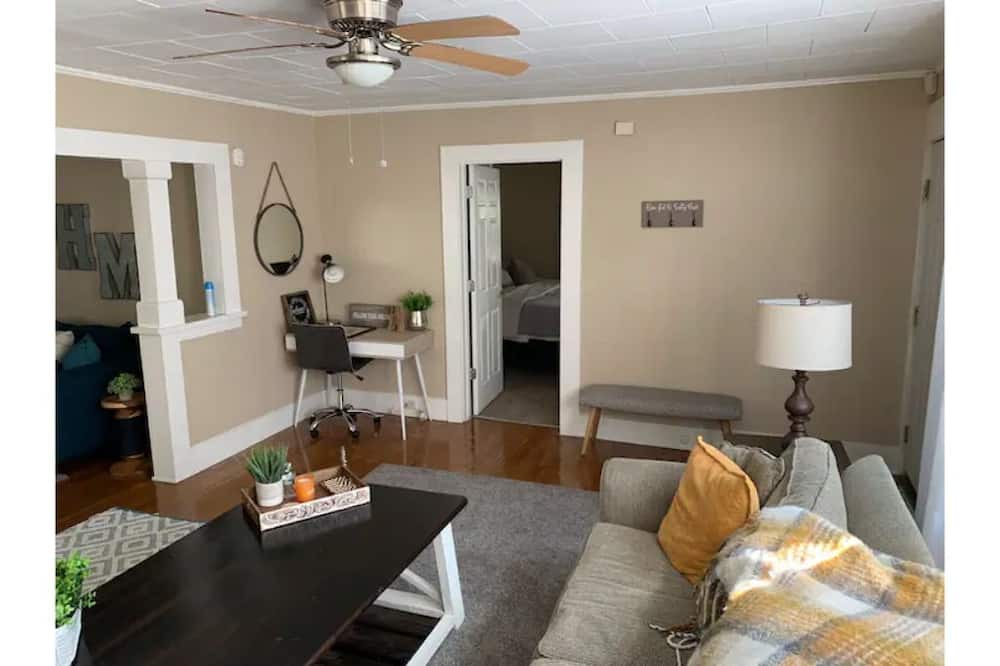 Photo of Livingroom in Crestline Heights