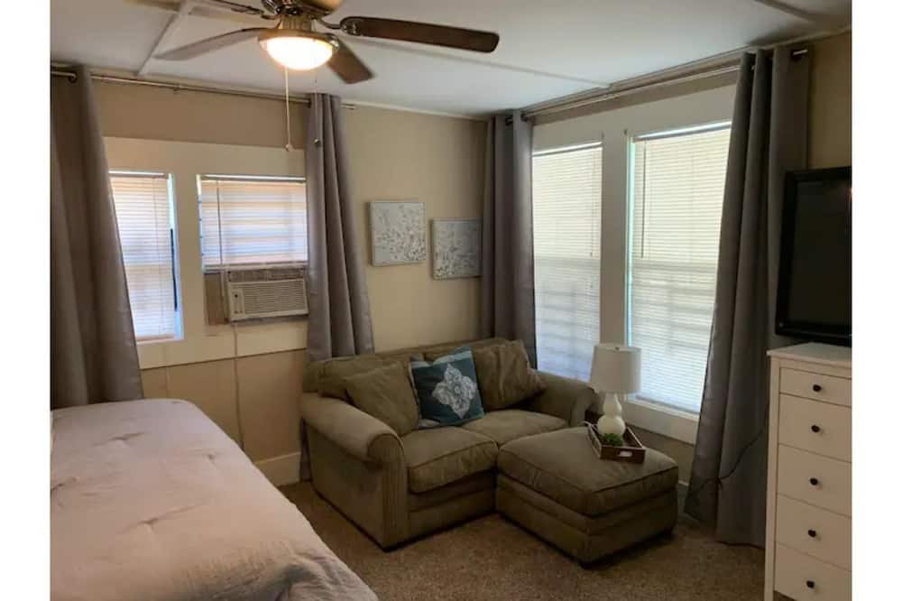 Photo of Bedroom in Crestline Heights
