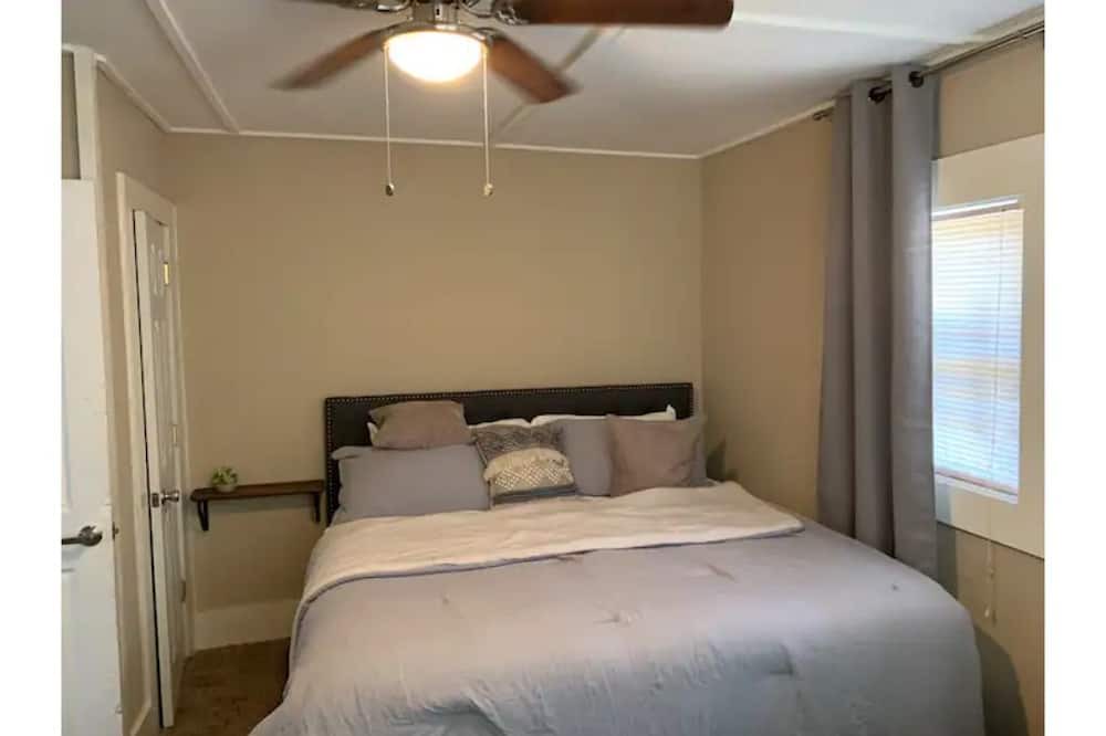 Photo of Bedroom in Crestline Heights