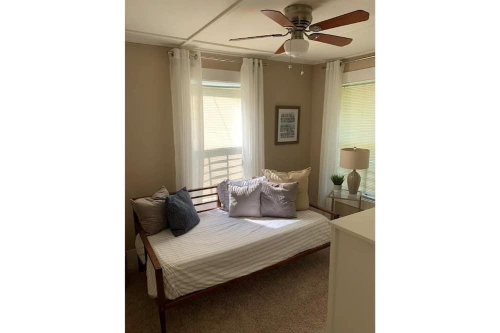 Photo of Bedroom in Crestline Heights