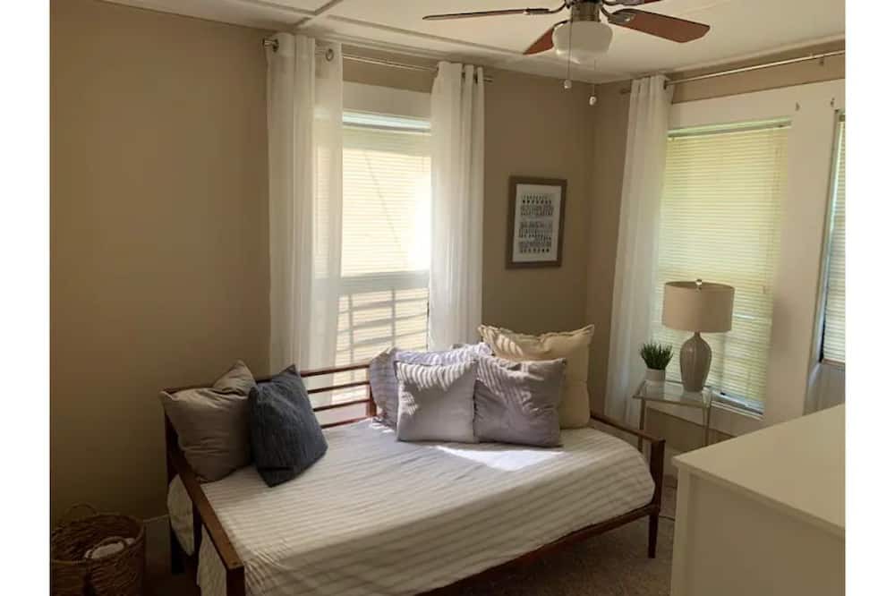 Photo of Bedroom in Crestline Heights