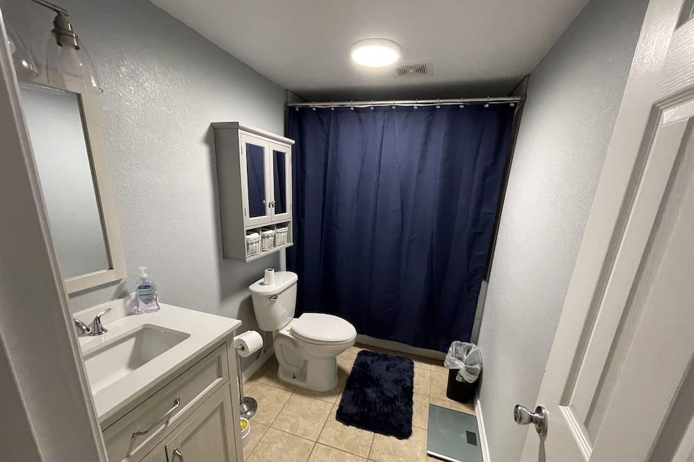 Photo of Bathroom in Marshall