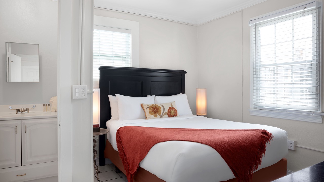 Photo of Bedroom in Uptown - Upper Duval