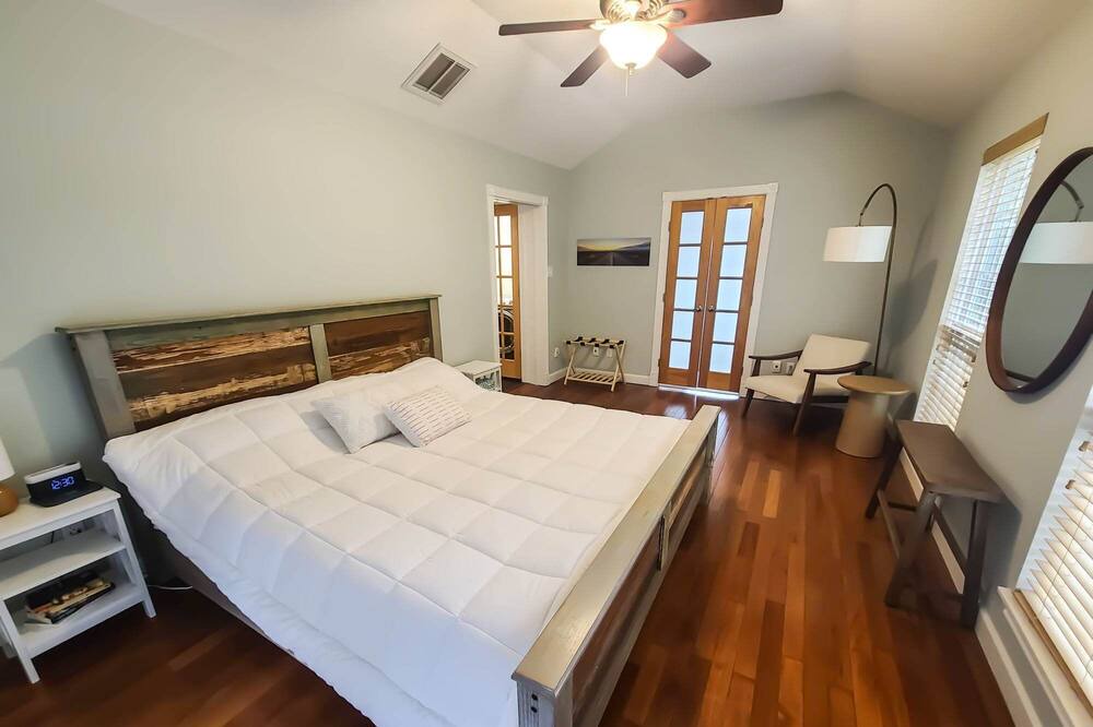 Photo of Bedroom in League City