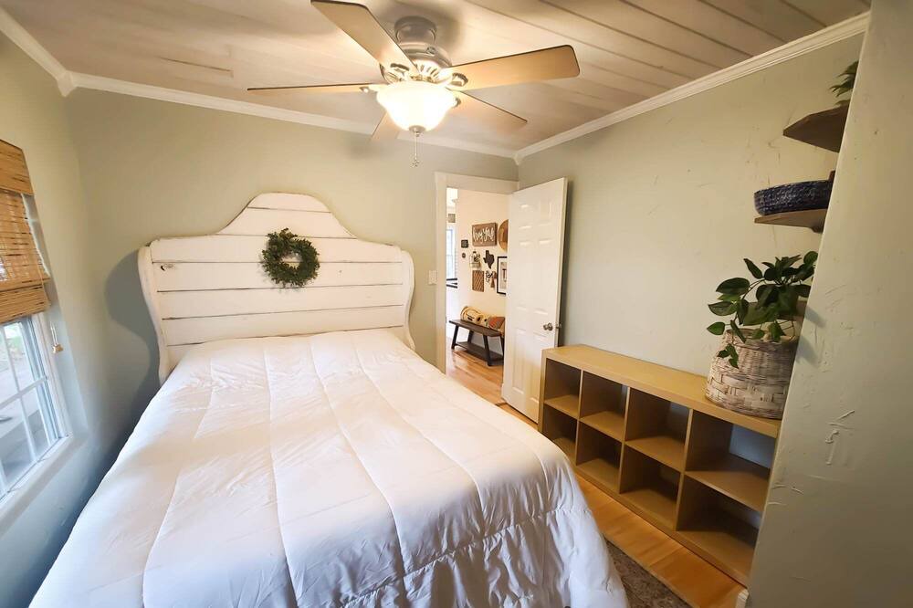 Photo of Bedroom in League City