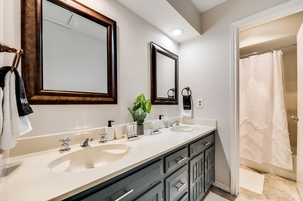 Photo of Bathroom in Rowlett