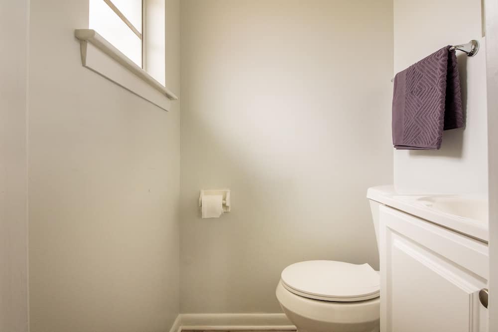 Photo of Bathroom in Marrero