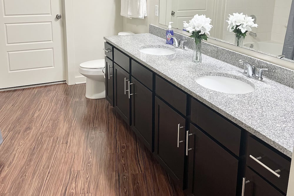 Photo of Bathroom in Highlands - Perkins