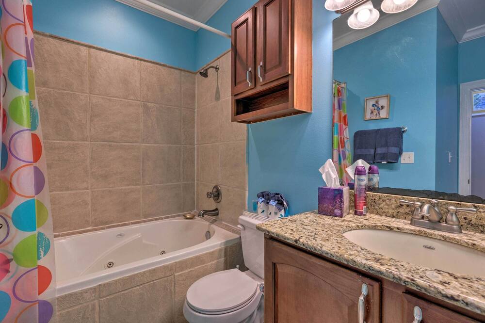Photo of Bathroom in Henderson Point
