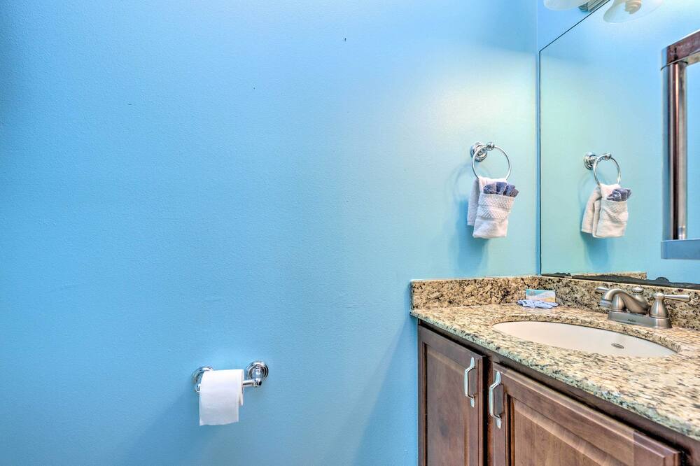 Photo of Bathroom in Henderson Point