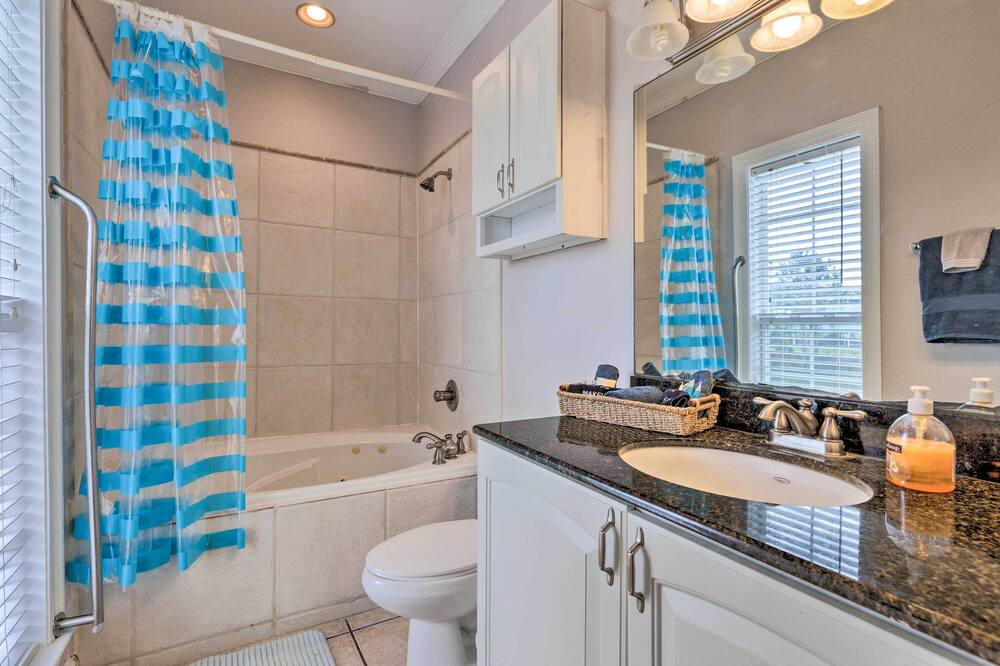 Photo of Bathroom in Henderson Point